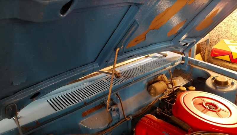 Illustration for article titled Why The Datsun 510's Hood Prop Rod Was Perfect